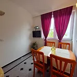 Tomic 3 * ماكارسكا