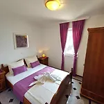 Tomic 3 Apartment