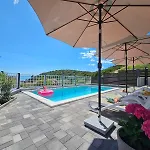 Tomic 3 Apartment *
