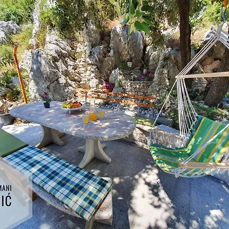 Appartement Tomic 3 *