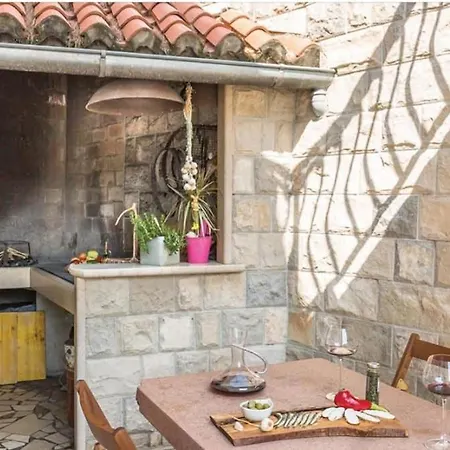 Tomic 3 Apartment Makarska